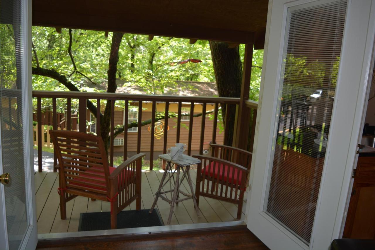 The Woods Cabins Eureka Springs Habitación foto